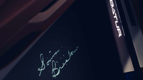 Un descapotable a medida con motor W12 y detalles hechos a mano