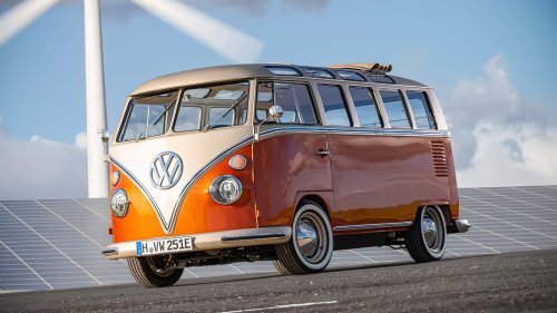 VW Bulli auf der Bremen Classic 2026: Einmal Schiene, einmal Stecker