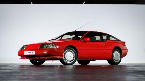 Renault, Renault vend 100 "doublons" de sa collection de voitures historiques