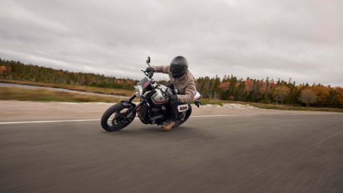 Triumph apunta a las naked de inicio con la Thruxton 400 y la Tracker 400