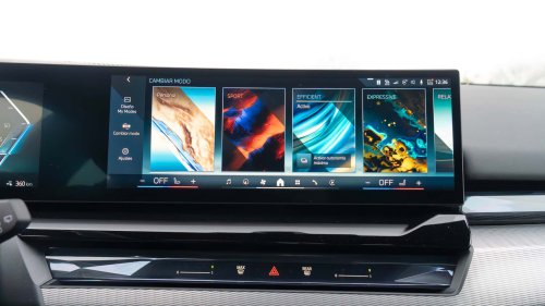 Al volante del BMW i5 eDrive40 Touring 2026, un familiar de futuro