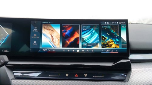 Al volante del BMW i5 eDrive40 Touring 2026, un familiar de futuro