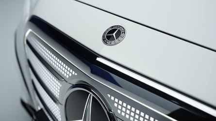 El nuevo Clase C eléctrico recupera el frontal de los Mercedes clásicos