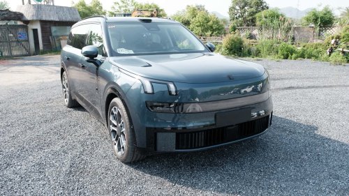 Lynk &amp; Co 900 Hybrid Mewah Bertenaga 845 HP yang Nyaman