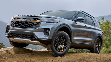 'Take It To AutoZone:' Woman's Wrench Light Comes On In Her Ford. Then She Looks Up What It Means