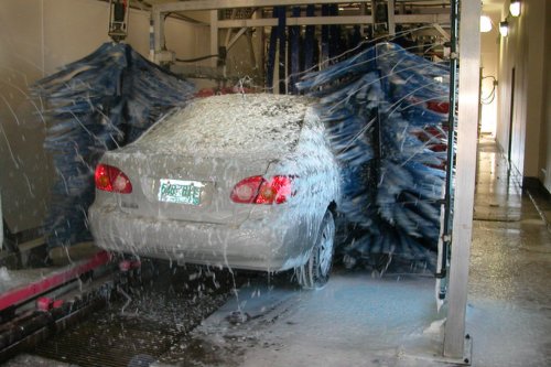 Customer Says She Hit 2 Cars After Car Wash Workers ‘Rammed’ Them In the Tunnel. Who Pays For the Damage?