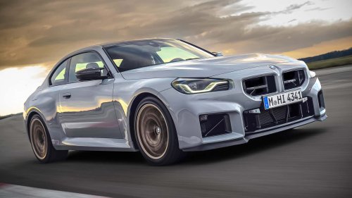 BMW, BMW M2, Verrückter BMW M2 mit über 1.000 PS driftet in einer Autofabrik