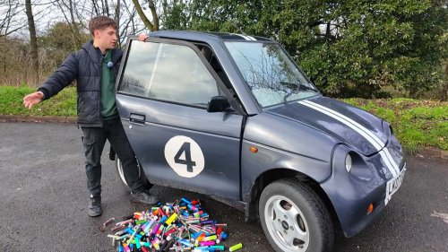 Un YouTuber fabricó un vehículo eléctrico alimentado por 500 baterías de vapeadores