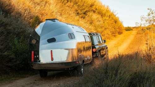 La Bowlus Frontier Edition es una caravana brillante y no sólo por el exterior