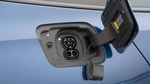 Al volante del BMW i5 eDrive40 Touring 2026, un familiar de futuro