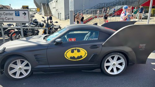 Irrer Batmobil-Umbau am Nürburgring erwischt