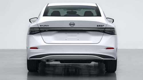 Nissan, Nissan Sentra, Nissan Sentra Baru Memulai Debut Perdana