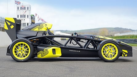¡Impresionante este biplaza descapotable de 532 CV!