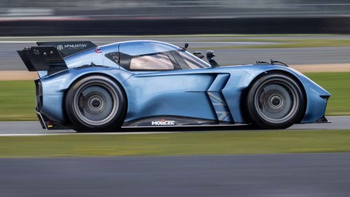 Di Dalam Gedung Pabrikan Mobil Bertenaga Kipas yang Sangat Cepat