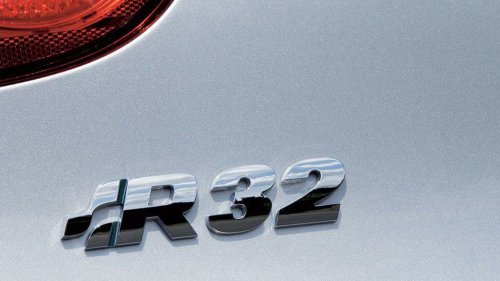 Bos Bugatti Memiliki dan Mengendarai Volkswagen Golf R32