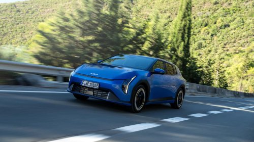 Kia EV4, primera prueba del compacto coreano fabricado en Europa