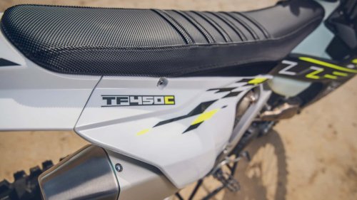 Triumph convierte sus motos de campo en versiones de motocross