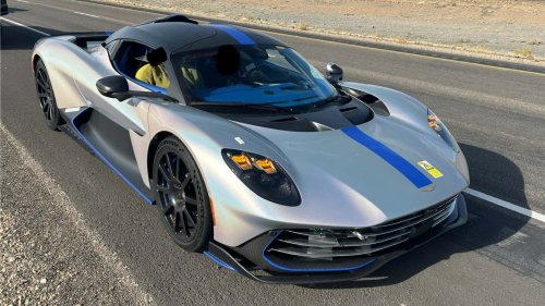 Un prototype de l'Aston Martin Valhalla arrêté pour conduite dangereuse