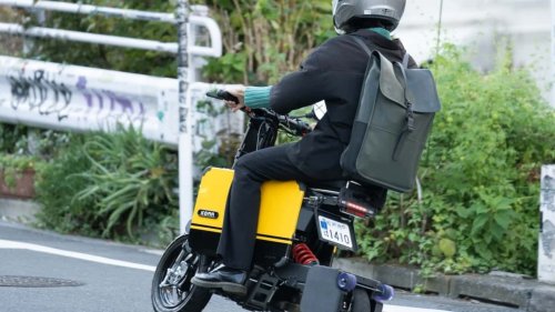 Esta moto eléctrica plegable se convierte en una maleta