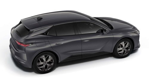 Este compacto diésel hace 1.000 km sin parar y no es alemán