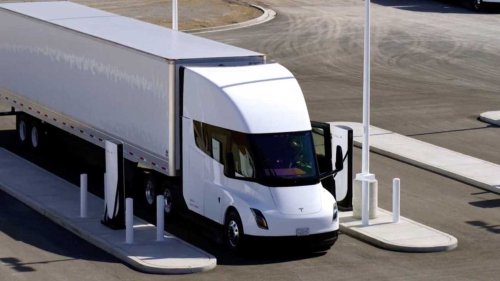 Tesla, Tesla Semi : ouverture du premier Megacharger public