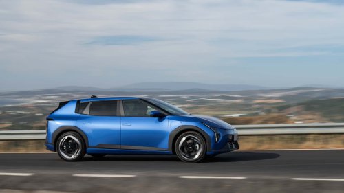 Kia EV4, primera prueba del compacto coreano fabricado en Europa