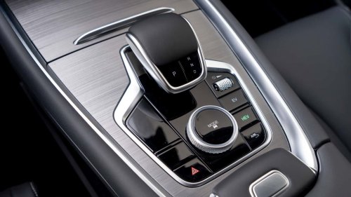 Desde 32.990 €, PHEV con 279 CV y 90 km eléctricos. Así es la oferta del Ebro s700