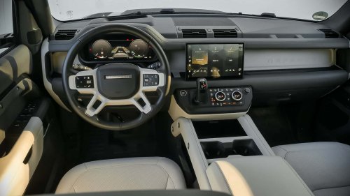 Land Rover Defender P300e im Test: Sanftmütiger Offroad-Gigant