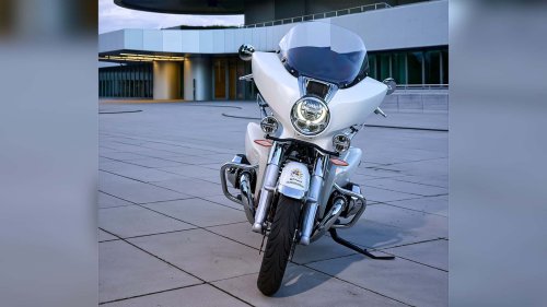 BMW R 18 Transcontinental: Papst-Motorrad erzielt hohe Summe
