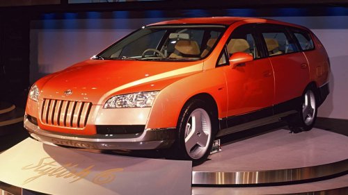 Nissan, Le jour où Nissan a fabriqué un break six places pour ceux qui refusaient les monospaces