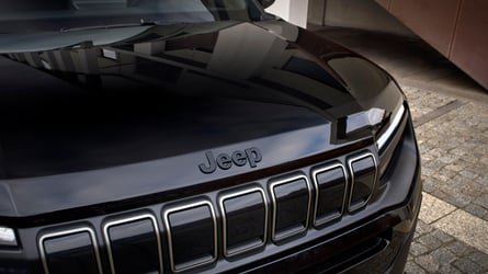 La Jeep Avenger est entièrement vêtue de noir