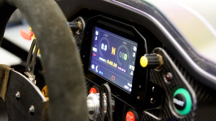 ¡Impresionante este biplaza descapotable de 532 CV!