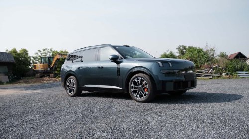 Lynk &amp; Co 900 Hybrid Mewah Bertenaga 845 HP yang Nyaman