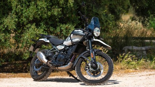Royal Enfield lanza la edición especial Mana Black de la Himalayan