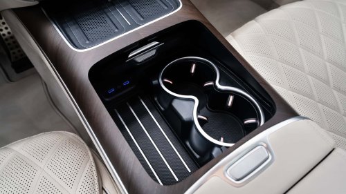 Encendida en Alemania y apagada en Italia. ¿Qué pasa con la estrella del Clase S?