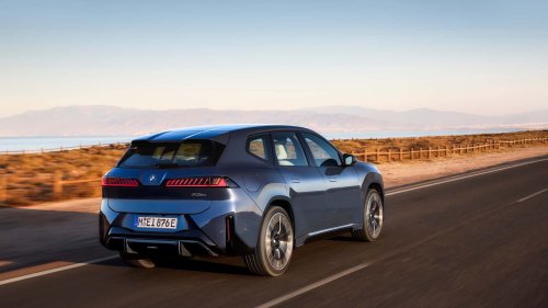 BMW utilise des robots pour fabriquer les batteries des voitures électriques