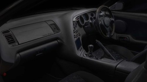 Toyota, Toyota fabrique de nouveaux tableaux de bord pour une sportive vieille de 30 ans
