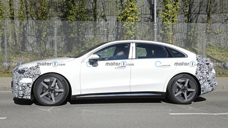 Die Elektro-C-Klasse von Mercedes verliert an Tarnung