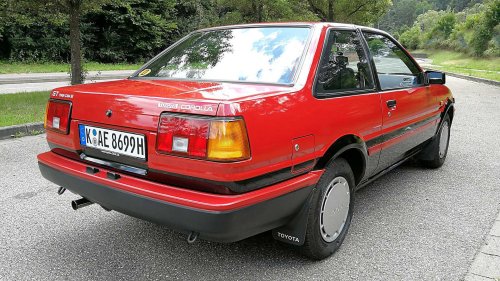 Toyota, Toyota Sprinter Trueno AE86 (1983-87): la fama llegó con Initial D