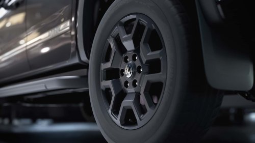 VW Amarok Dark Label: Ein Pick-up sieht schwarz