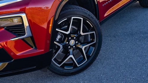 'Same LOL': Chevy Traverse Driver Has to Use Weird Trick So Battery Doesn't Give Out While Parked. There's Just One Problem