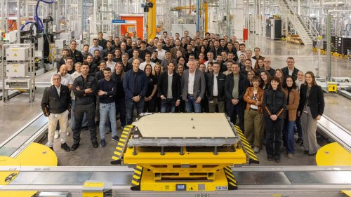 Seat et Cupra lancent la production en série de systèmes de batteries