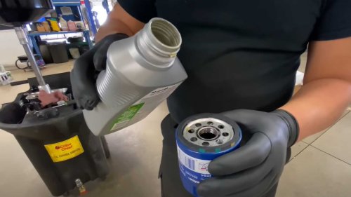 Tennessee Man Gets Call From Ex After Oil Change Goes Wrong. He's Shocked At What He Finds When He Gets to the Shop