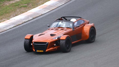 Donkervoort, Donkervoort F22: Konsistensi Radikal dalam Konstruksi Mobil