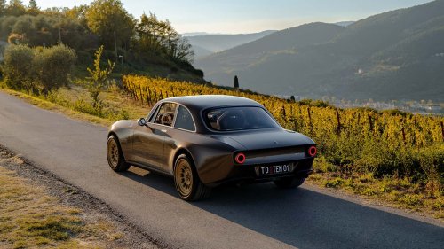 La coupé artisanale à suspension réglable rend hommage aux années 70