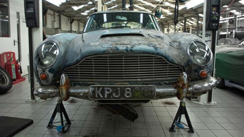 Dieser schrottreife Aston Martin DB5 glänzt wieder wie neu