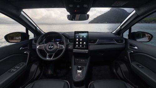 Mitsubishi Grandis 2025, al volante del SUV familiar urbano electrificado