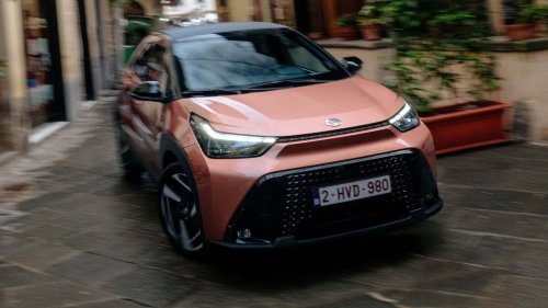 Fiebre por la etiqueta Eco: el Toyota híbrido más barato tiene precios