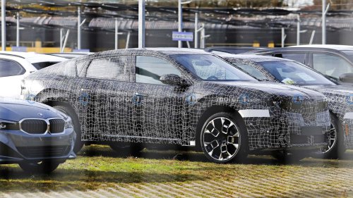 BMW iX4 (2026) erstmals als Erlkönig erwischt