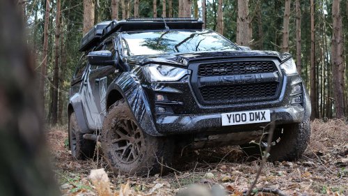 El pick-up con ducha y tienda en el techo que recorrió 5 países en 10 días